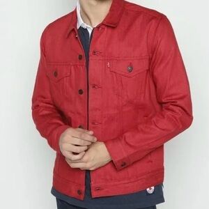 Levi’s // men’s red/maroon denim trucker jacket